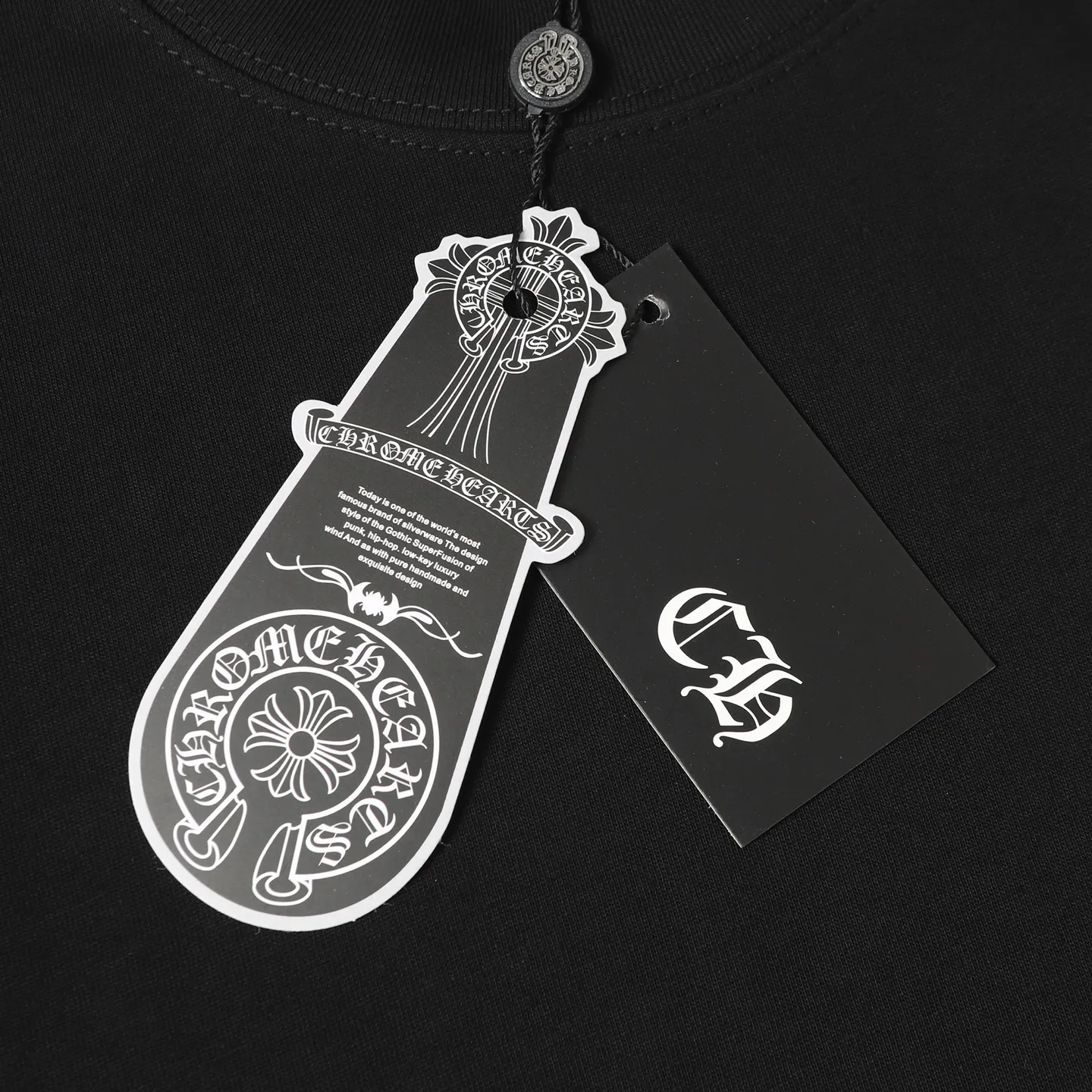 🅿️170 Chrome Hearts/Chrome Hearts 25ss cross printed short-sleeved T-shirt. Fabric 280g double yarn, 1*1 double yarn thread, soft and comfortable to the touch, no deformation, os dropped shoulders and loose version, same style for men and women. The loose version covers the flesh and looks slim but not attractive. Color: black/white Size: XS-L